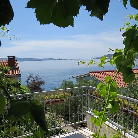 Apartments Lovric - 30 Meters To The Beach Traù Esterno foto