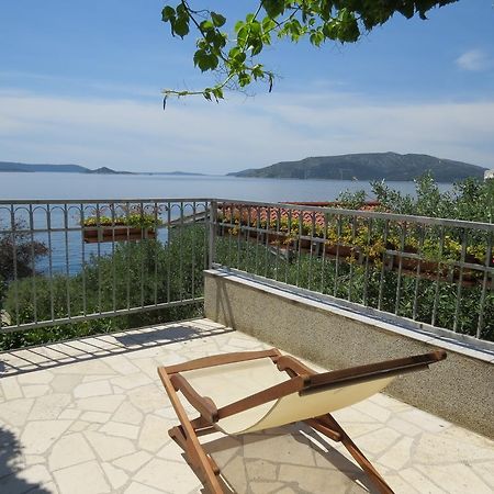 Apartments Lovric - 30 Meters To The Beach Traù Esterno foto