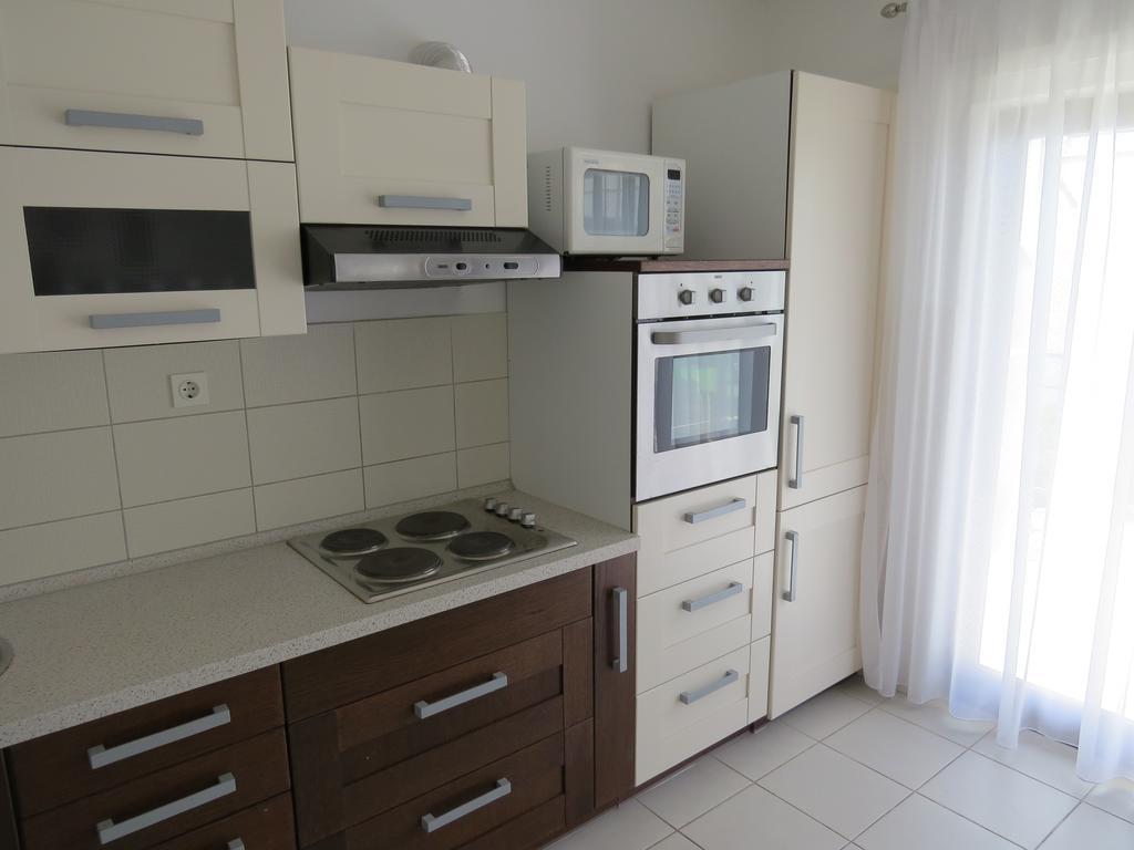 Apartments Lovric - 30 Meters To The Beach Traù Esterno foto
