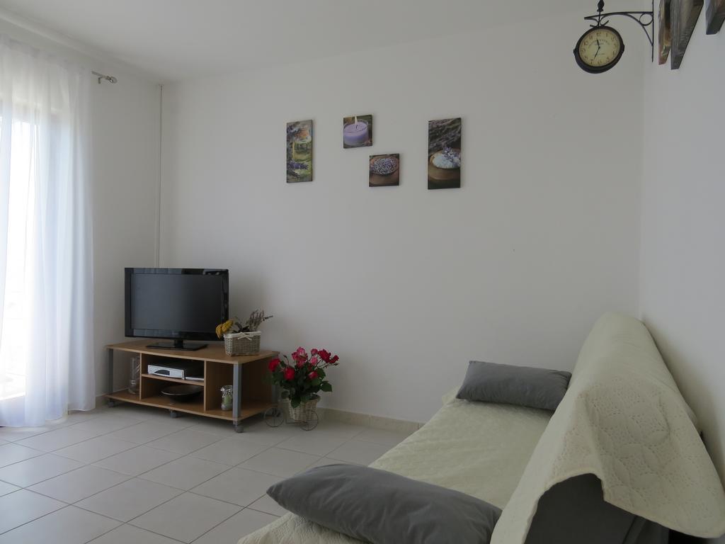 Apartments Lovric - 30 Meters To The Beach Traù Esterno foto