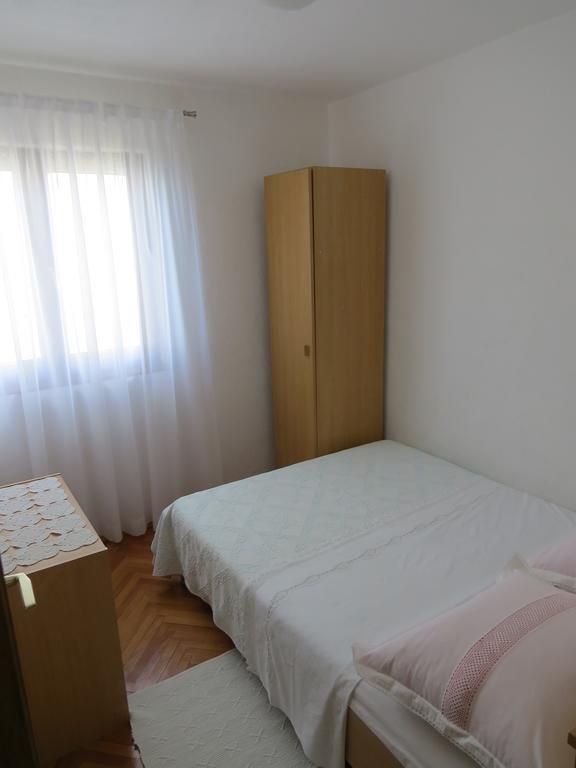 Apartments Lovric - 30 Meters To The Beach Traù Esterno foto