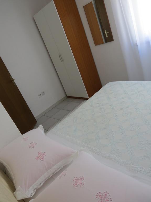 Apartments Lovric - 30 Meters To The Beach Traù Esterno foto