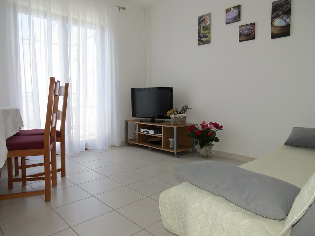 Apartments Lovric - 30 Meters To The Beach Traù Esterno foto