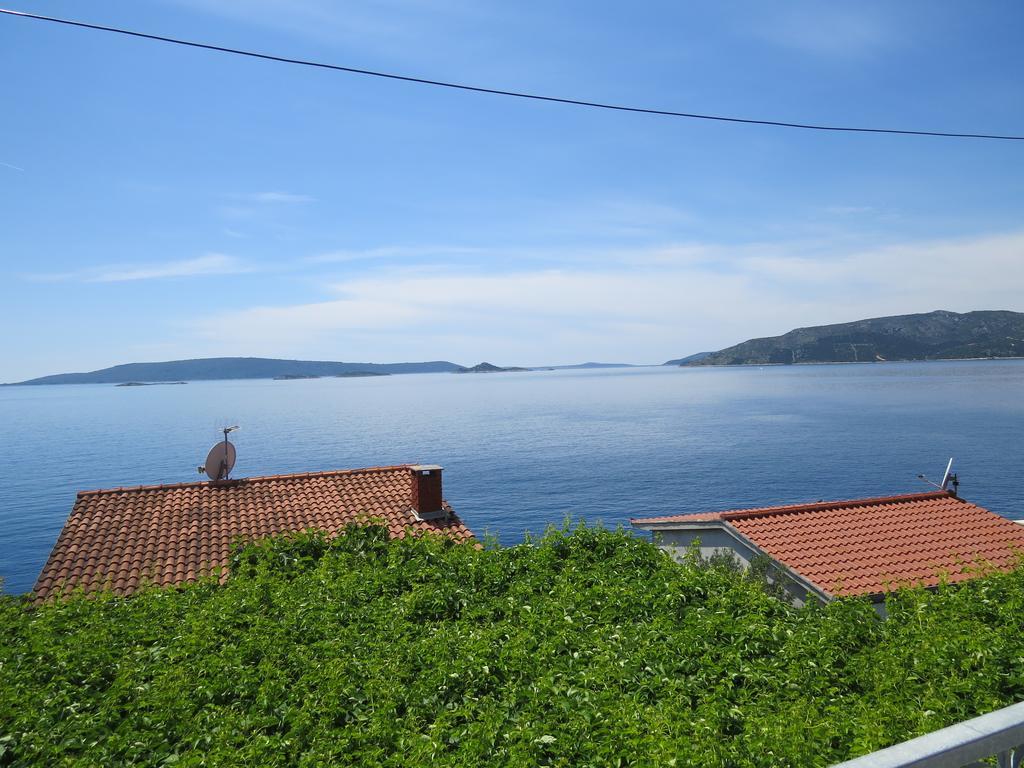 Apartments Lovric - 30 Meters To The Beach Traù Esterno foto