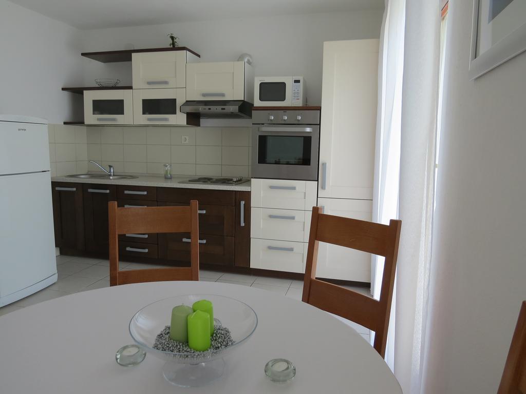 Apartments Lovric - 30 Meters To The Beach Traù Esterno foto