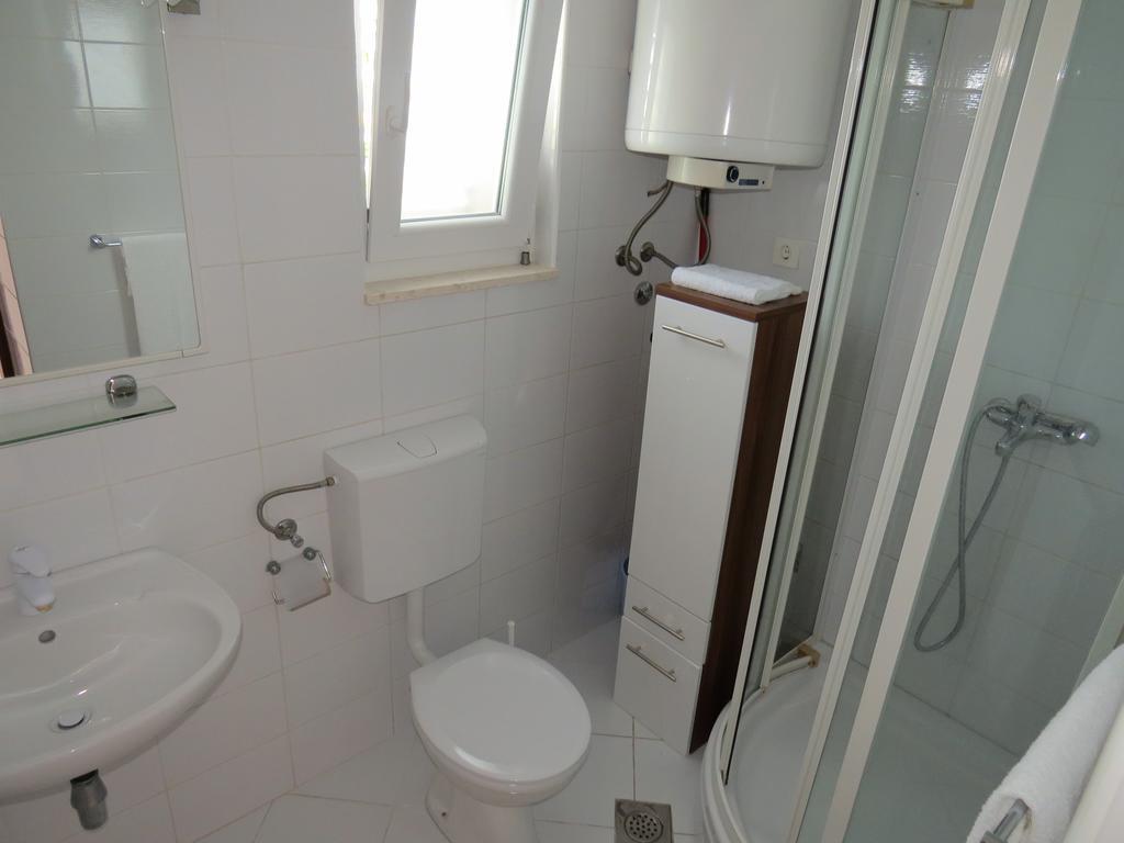 Apartments Lovric - 30 Meters To The Beach Traù Esterno foto