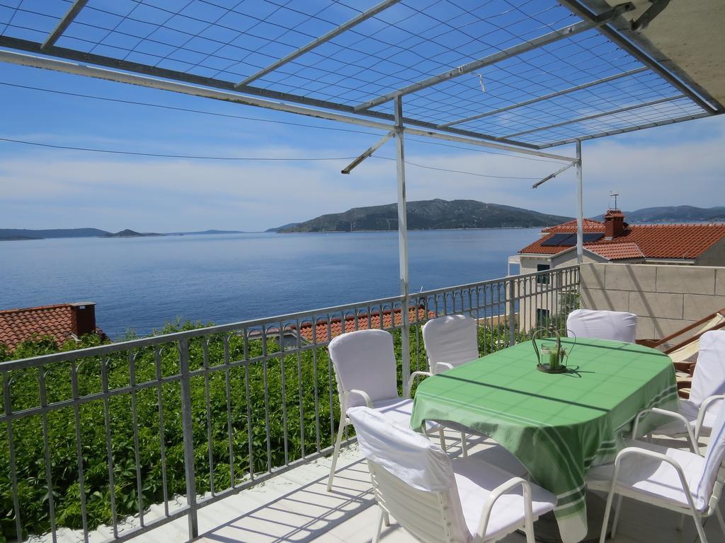 Apartments Lovric - 30 Meters To The Beach Traù Esterno foto
