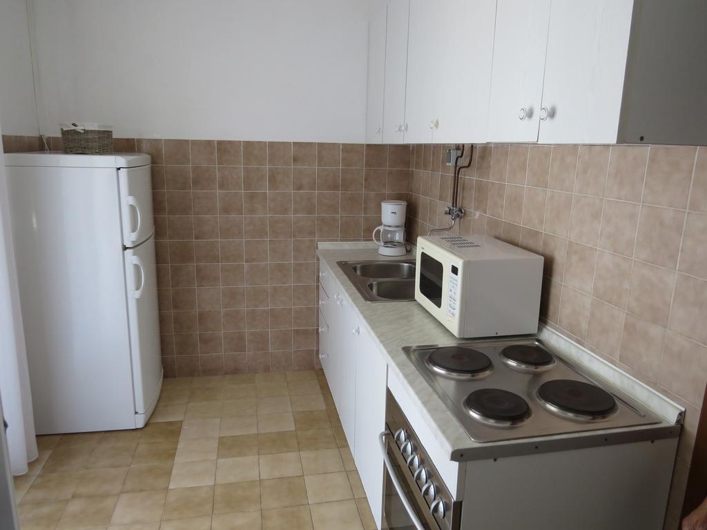 Apartments Lovric - 30 Meters To The Beach Traù Esterno foto