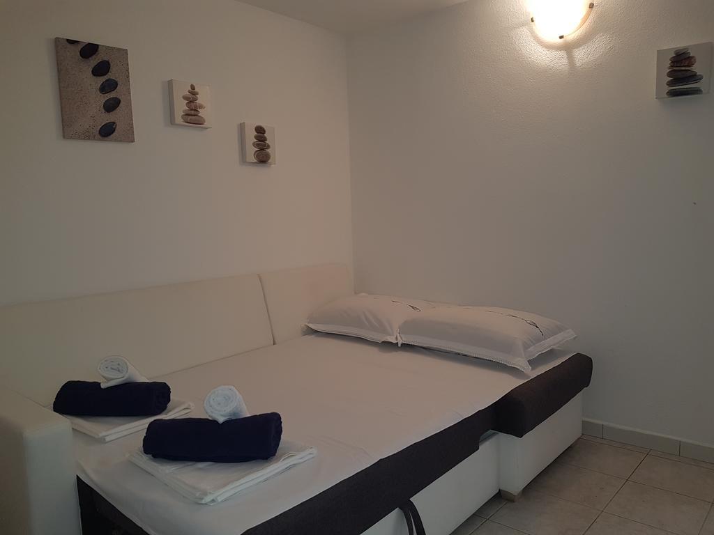 Apartments Lovric - 30 Meters To The Beach Traù Esterno foto