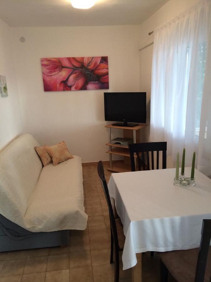 Apartments Lovric - 30 Meters To The Beach Traù Esterno foto